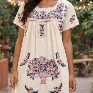 Hand Embroidered Traditional Mexican Dress Sz M Resortwear Coverup Statement
